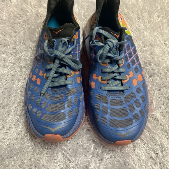 HOKA ONE ONE size 9.5 - Picture 3 of 10